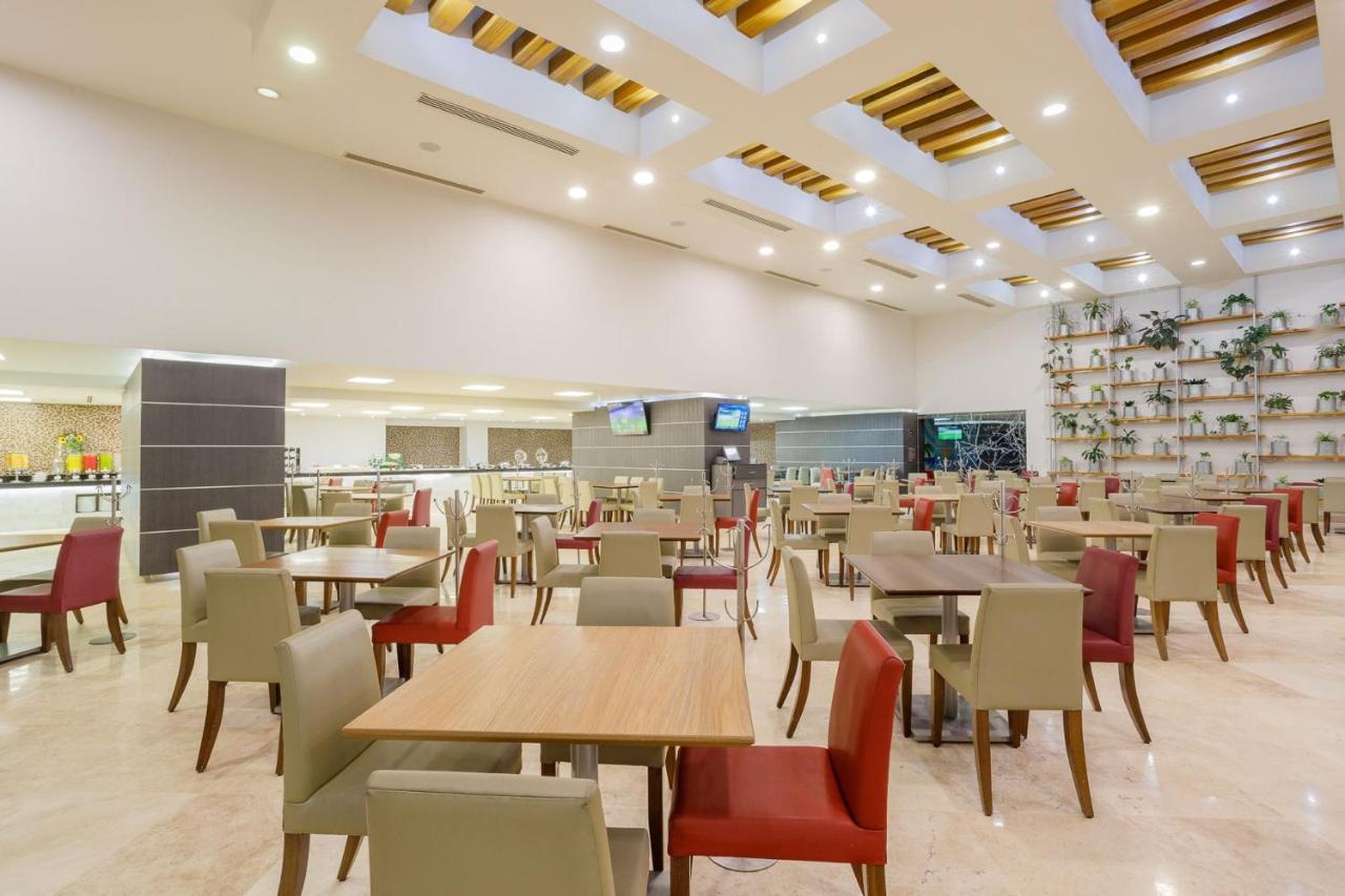 Real Inn Tijuana By Camino Real Hoteles Екстер'єр фото The lounge at the airport