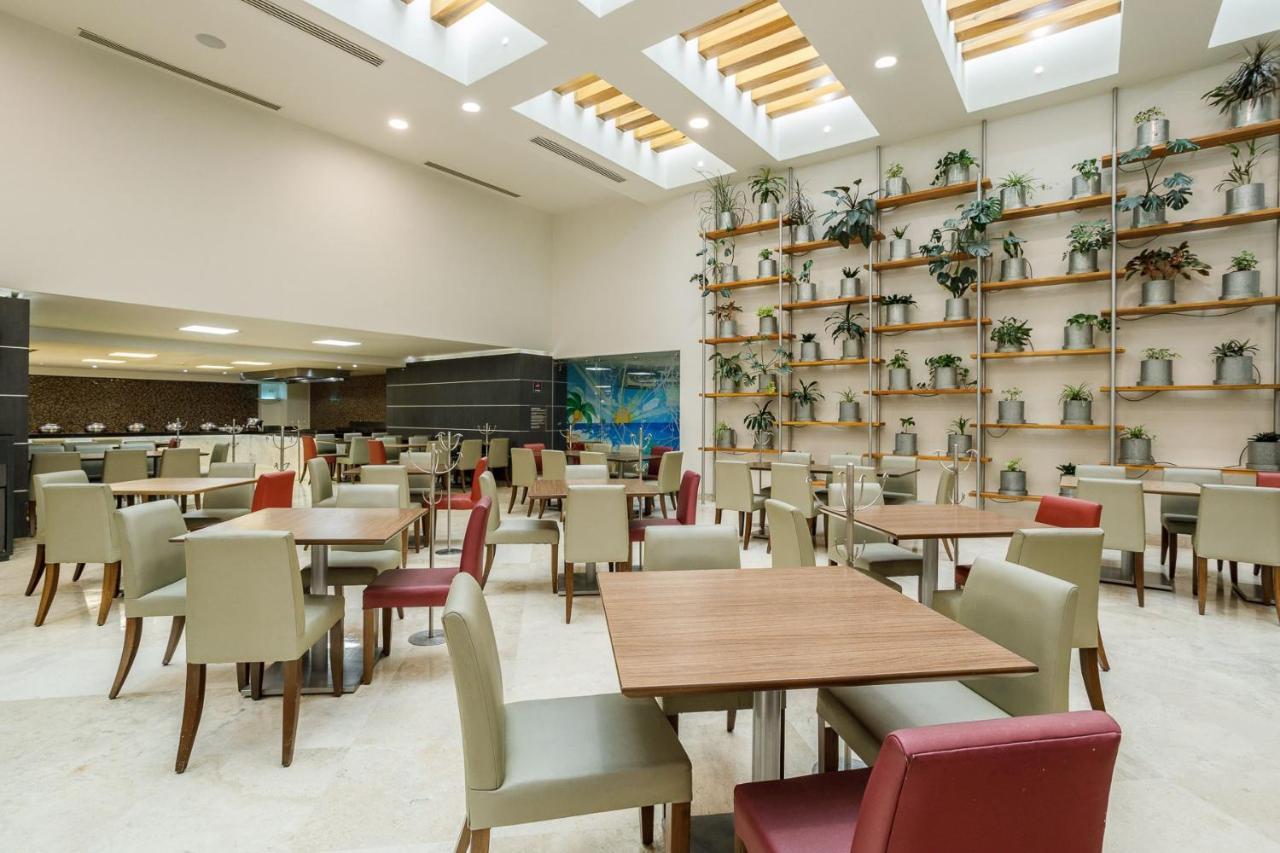 Real Inn Tijuana By Camino Real Hoteles Екстер'єр фото The lounge at the airport