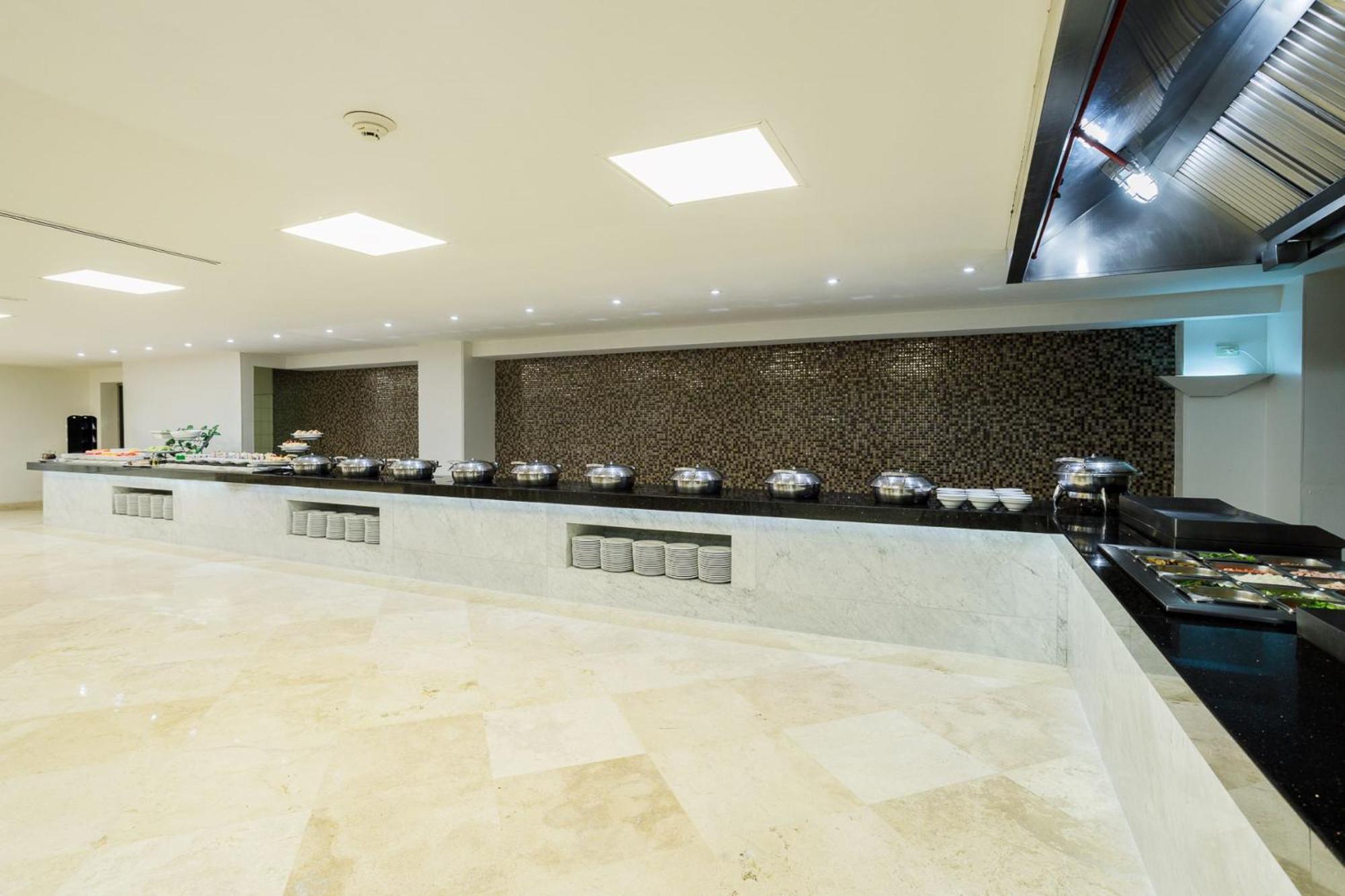 Real Inn Tijuana By Camino Real Hoteles Екстер'єр фото The buffet at the 1010