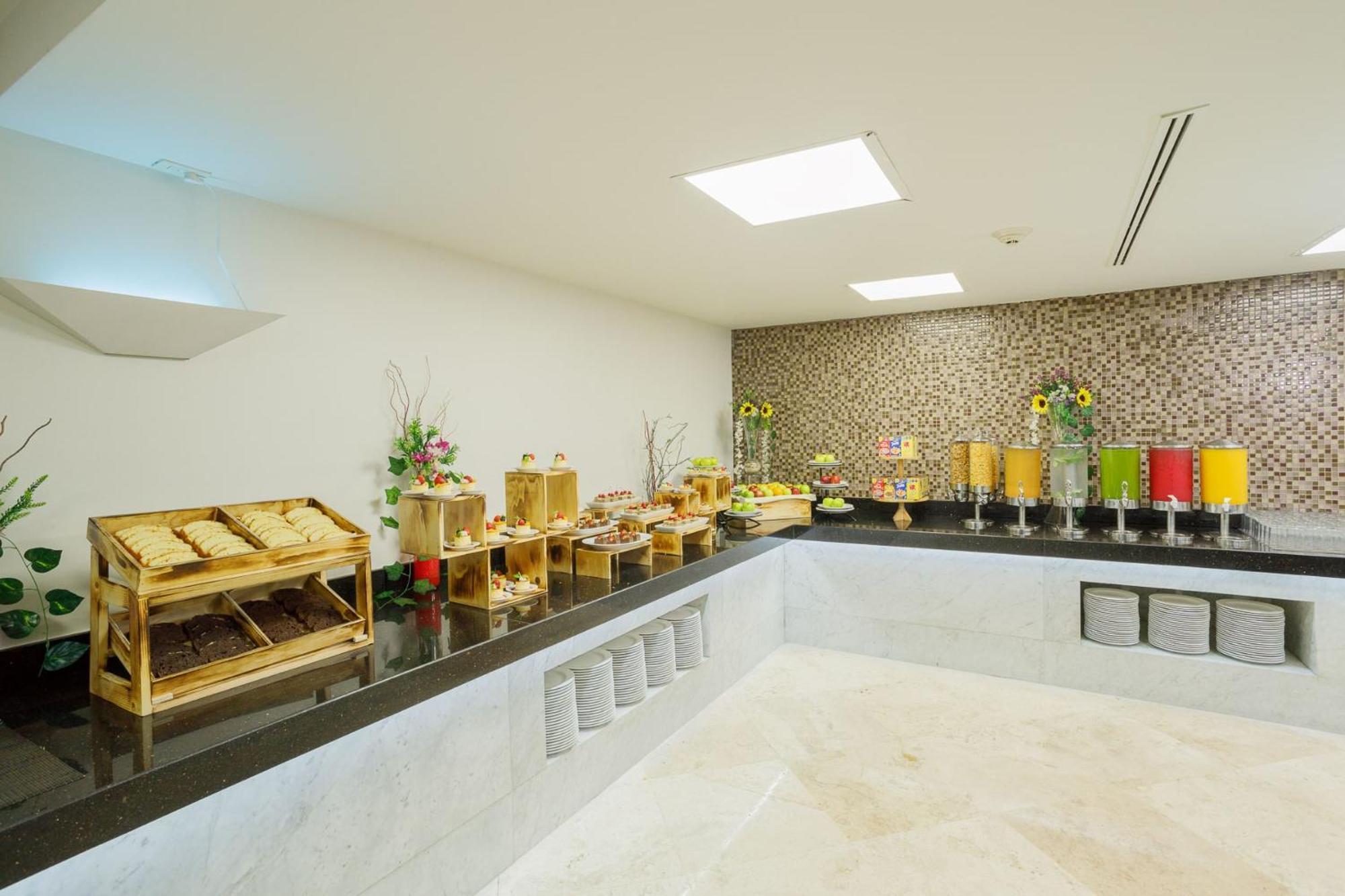 Real Inn Tijuana By Camino Real Hoteles Екстер'єр фото A buffet at a hotel