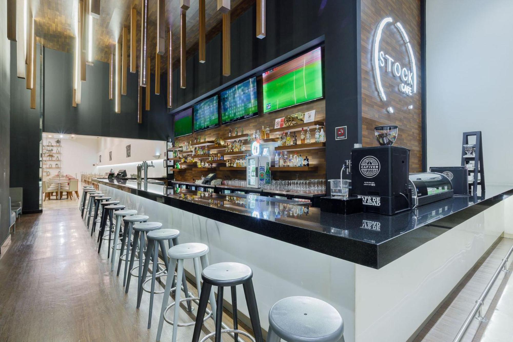 Real Inn Tijuana By Camino Real Hoteles Екстер'єр фото Stock Bar