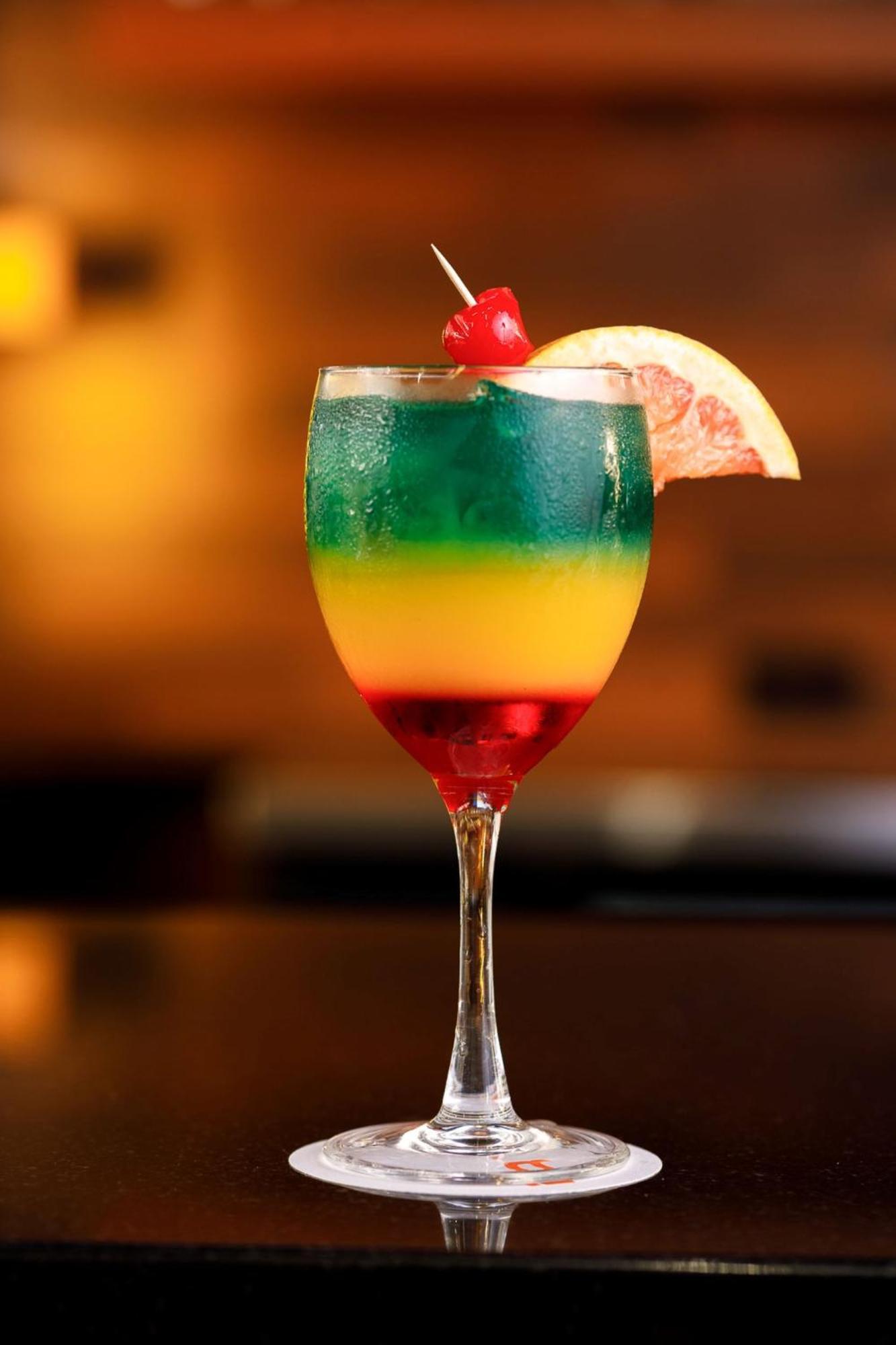 Real Inn Tijuana By Camino Real Hoteles Екстер'єр фото A layered cocktail